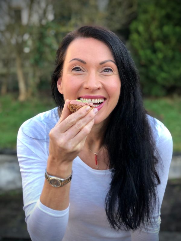 Daniela von Zittwitz mit gesunder Schinkenwurst
